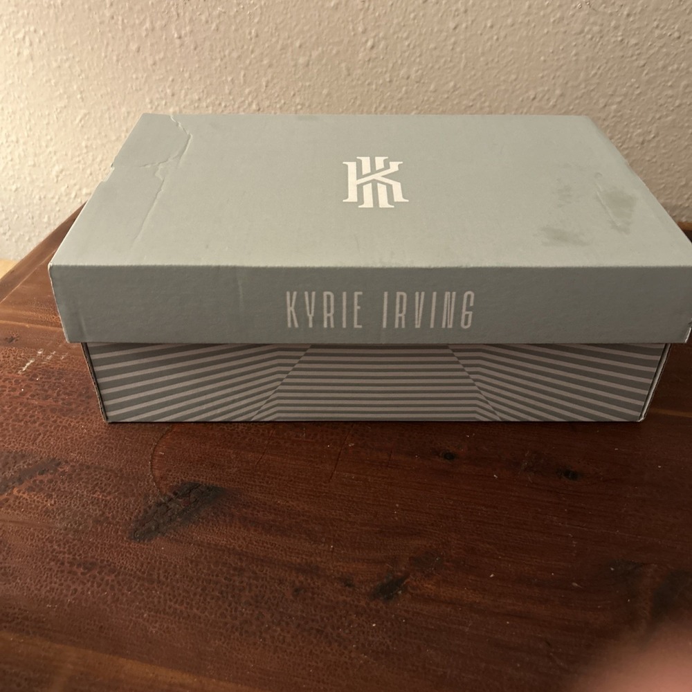 NIKE KYRIE‎ FLYTRAP V SUMMIT WHITE/BLACK SIZE MEN'S 4, Women's 5.5 [CZ4100-101] - Picture 4 of 12